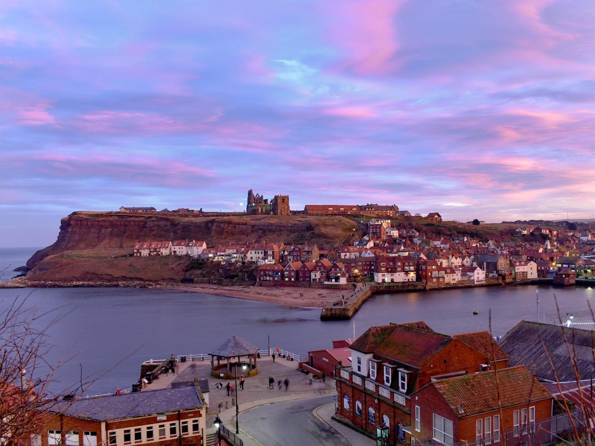 Downdinner Hill Whitby Exterior photo